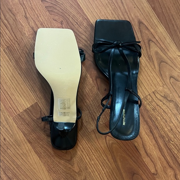 Amina Muaddi Black Bow Sandals - Picture 3 of 4